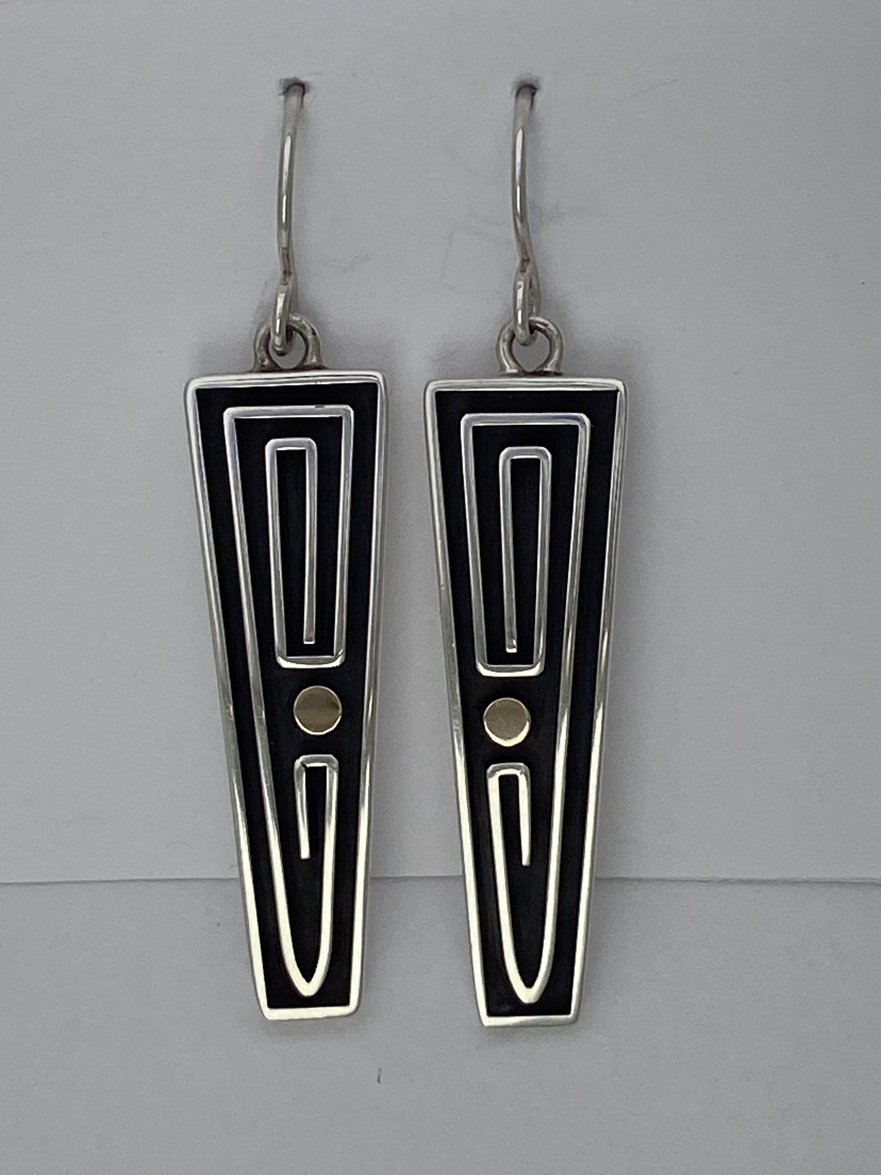 Wire disign earrings