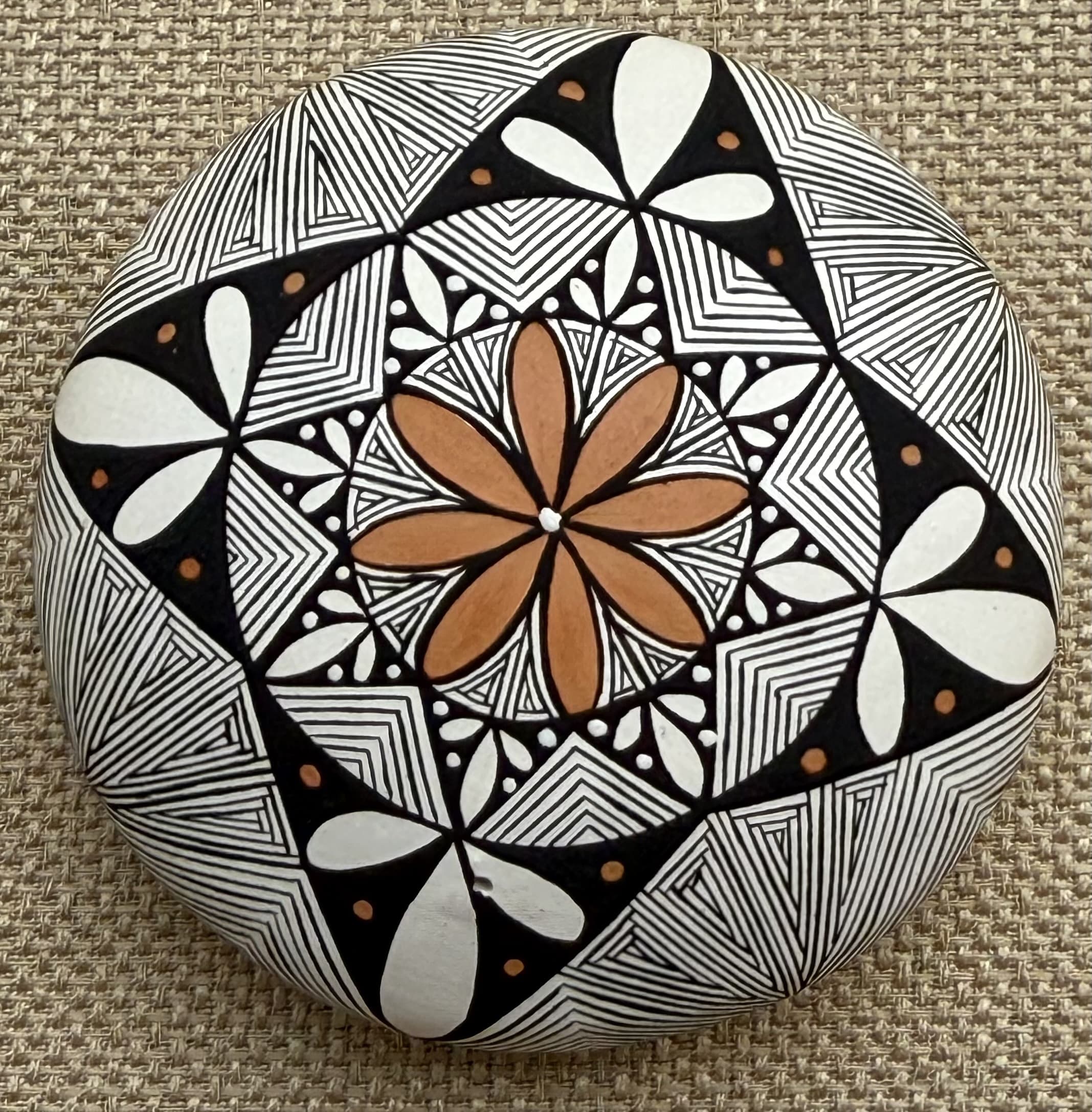 Medium seed pot with flower design and fine line work