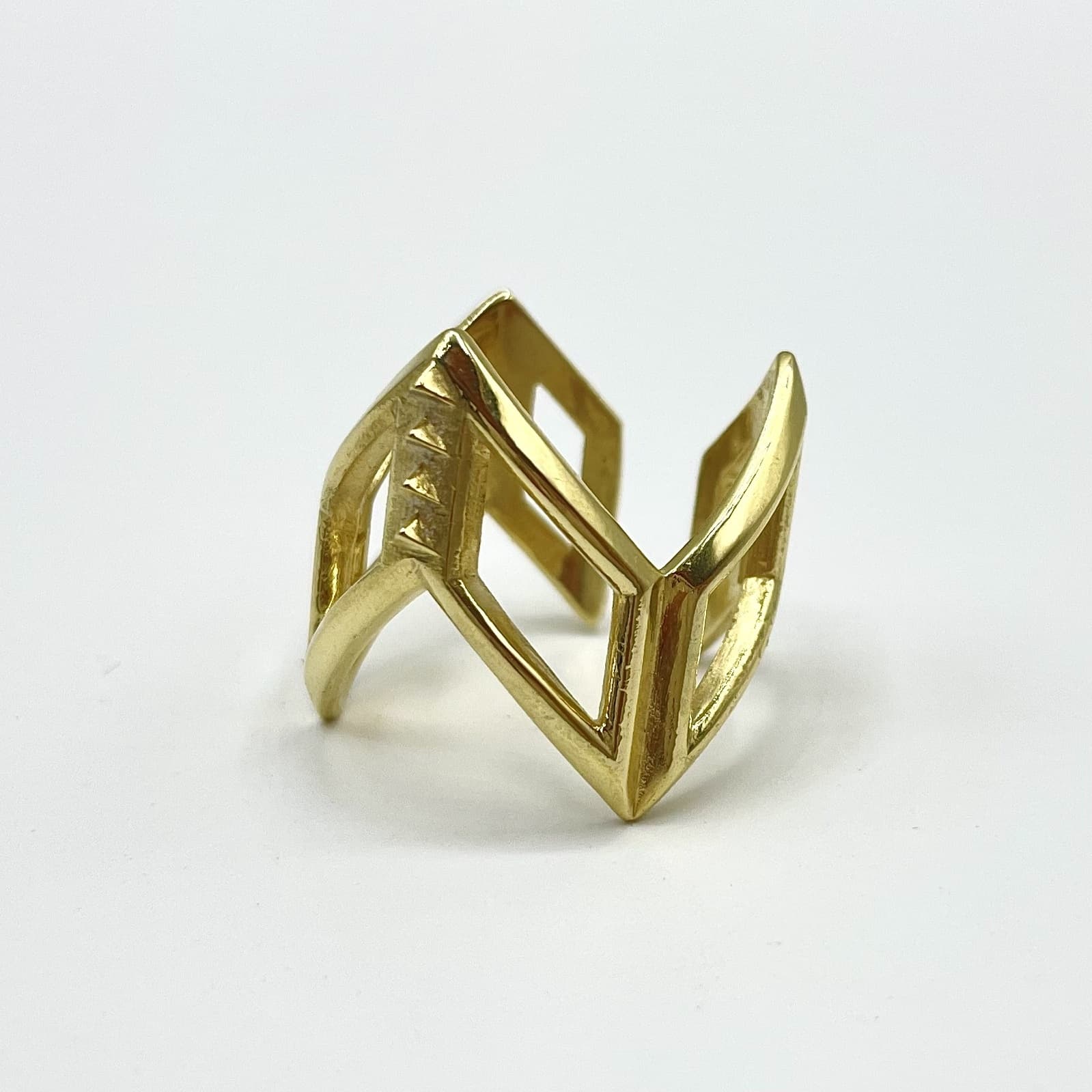 Triforium Ring