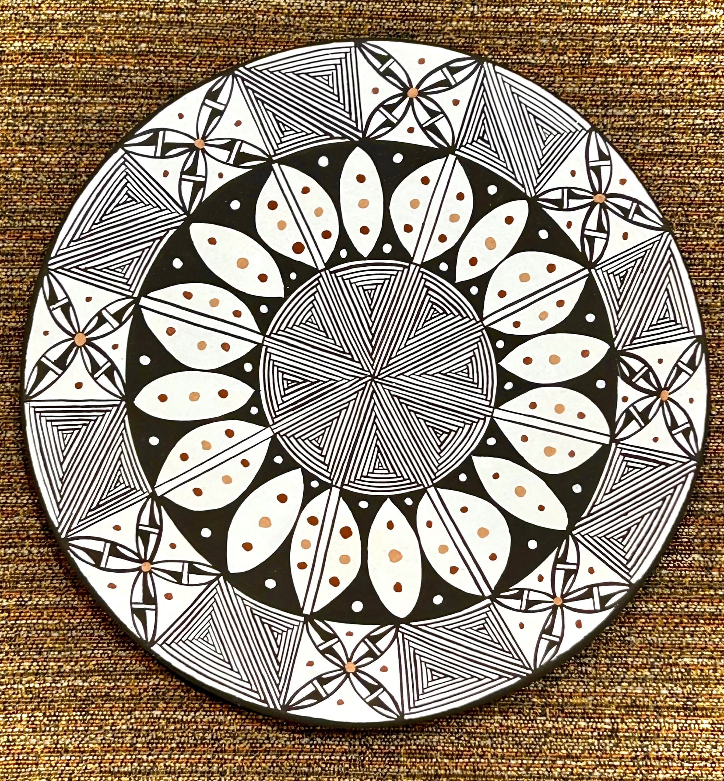 Dotted Snowflake pattern with fine lines